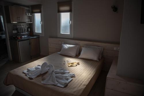 a room with a bed with two swans on it at Oniro Rooms & Suites in Leptokaria