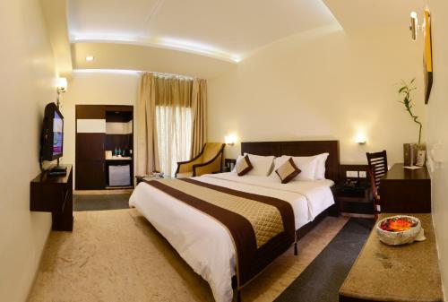 Un pat sau paturi într-o cameră la Hotel Taj Resorts