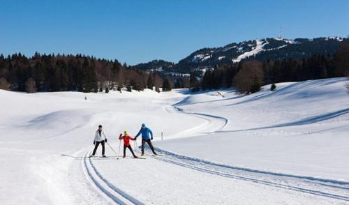 a group of three people skiing in the snow at La Marténie in Mijoux