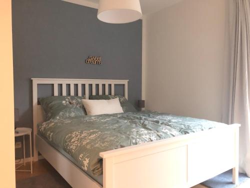 a bedroom with a bed with a white bed frame at Wohlfühl-Apartment Sinsheim, Nähe Therme und Museum in Sinsheim