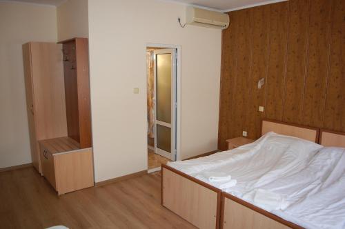 Ένα ή περισσότερα κρεβάτια σε δωμάτιο στο Hotel Vitosha