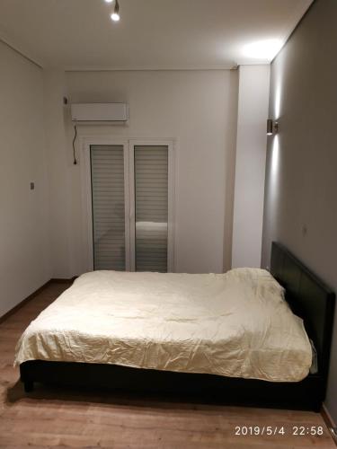 Кровать или кровати в номере One Nice bedroom in center of Athens