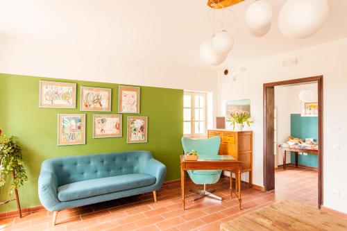 a living room with a blue couch and a table at AMERICA NEI BOSCHI B&B in Bra