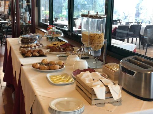 Jídlo v hotelu nebo okolí