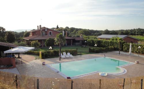The swimming pool at or close to Agriturismo La Valle Di Ceri