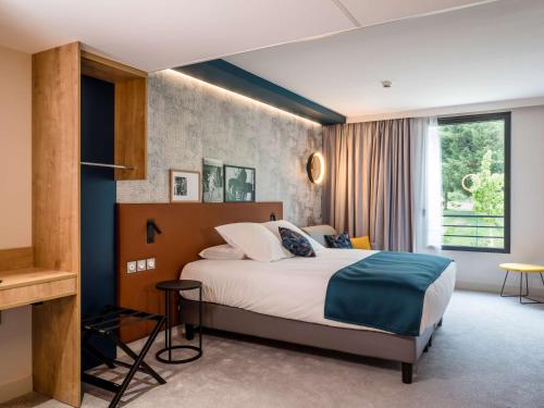 a bedroom with a bed and a large window at BEST WESTERN HOTEL DIJON QUETIGNY in Quétigny
