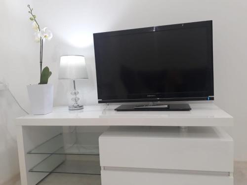 Televisyen dan/atau pusat hiburan di Apartman Kristina - Self check in & check out