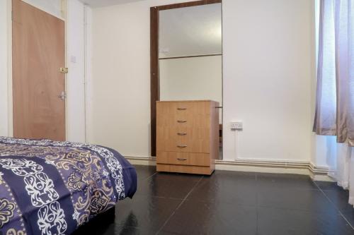 Gallery image of TEVIOT STREET - DELUXE GUEST ROOM in London