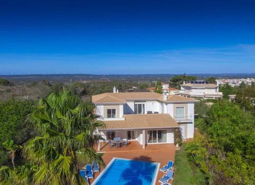 an aerial view of a house with a swimming pool at Villa Montanha, 4 Bedroom Villa, with swimming pool, loungers and alfresco dining, 10 min walk to the beautiful Praia da Luz Beach, Shops, Bars and Restaurants! in Luz