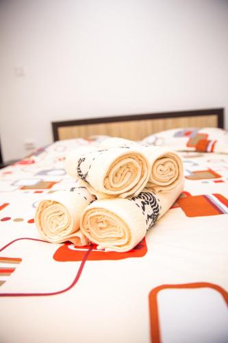 a pile of rolled up towels on a bed at Casa Andra in Baia de Fier