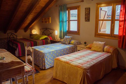 a room with two beds and a couch in it at Casa rural Bal D'Onsella in Lobera de Onsella