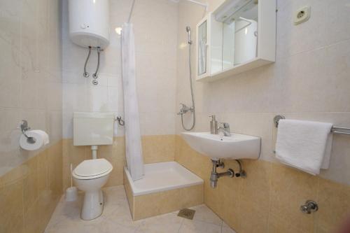 Ένα μπάνιο στο Apartment Duda