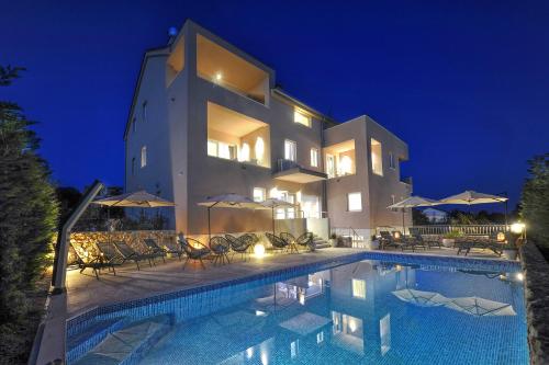 Deluxe Villa No.10 - Rooms & Apartments