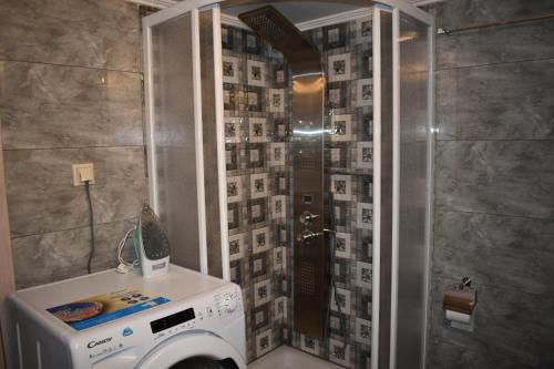 A bathroom at Rodoula Luxury Αpartment 2