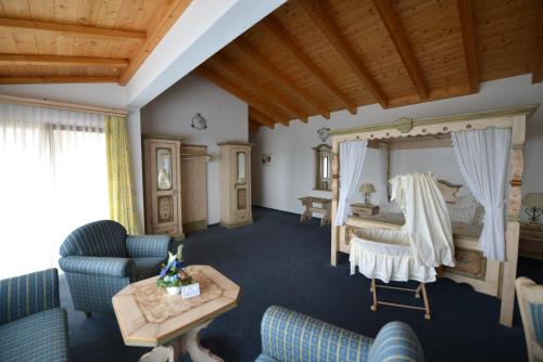 a room with a bed and a table and chairs at Landhaus Waldfrieden in Tengen