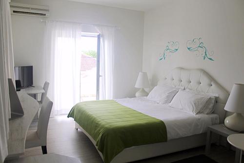 Voodi või voodid majutusasutuse Hotel La Settima Luna toas