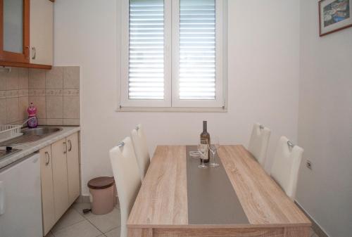 Kuchyň nebo kuchyňský kout v ubytování Apartments Mako