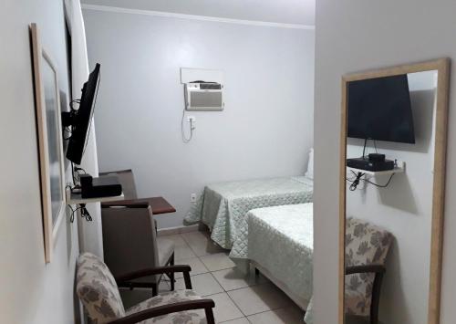 Televisyen dan/atau pusat hiburan di Hotel Pousada Oasis Park