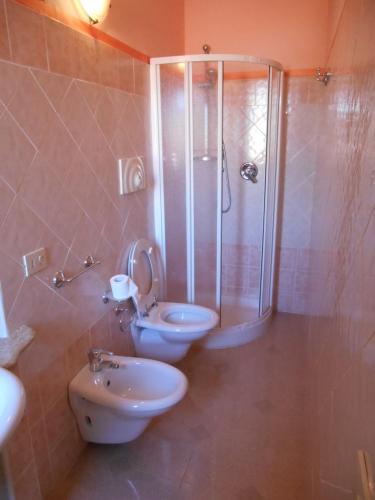 a bathroom with two toilets and a shower at Villa Annina B&B in Tropea