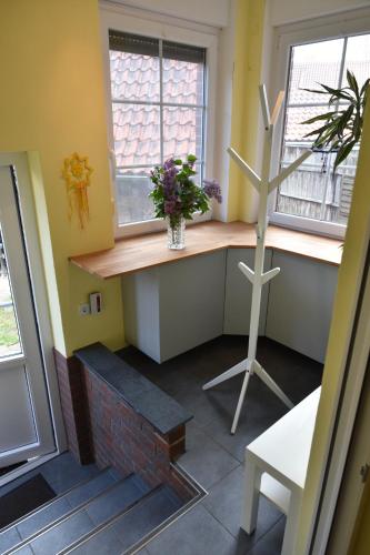 a room with a cross and a window at Ferienwohnung Kaiser Lothar in Süpplingenburg