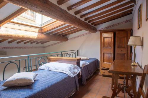 A bed or beds in a room at B&B Le Cannelle FIESOLE