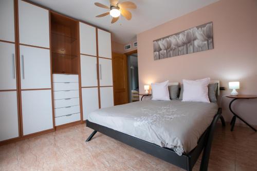 Posteľ alebo postele v izbe v ubytovaní Penthouse Apartment in Almerimar with underground parking Free WIFI