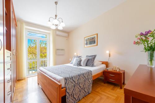 Superior Stunning Apartment Gravosa with a FREE parking
