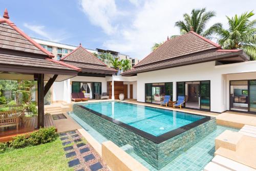 Bazén v ubytování Baan Thai Surin Garden nebo v jeho okolí