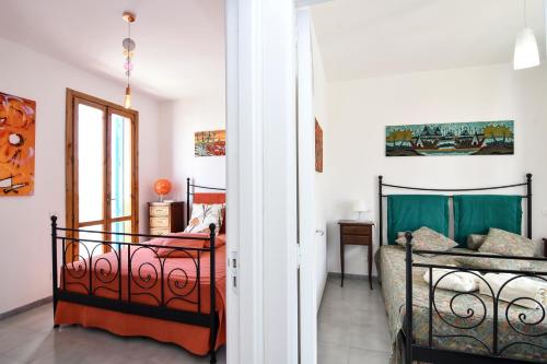 A bed or beds in a room at Casa vacanze a pochi passi dal mare - AZZURRO DEL MARE -