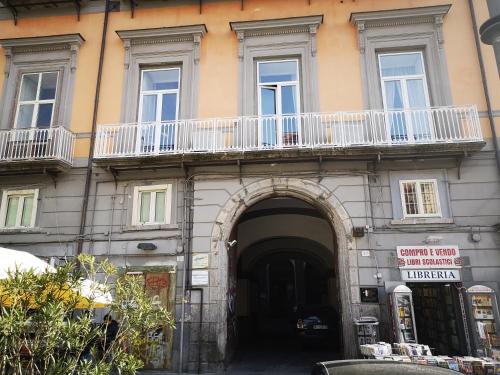 Photo de la galerie de l'établissement Piazza Dante 22 Apartment, à Naples