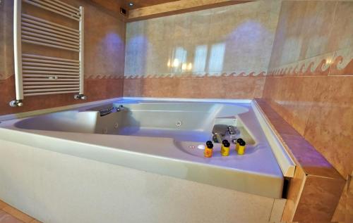a large bath tub in a bathroom with a sink at Dreamhotel in Appiano Gentile