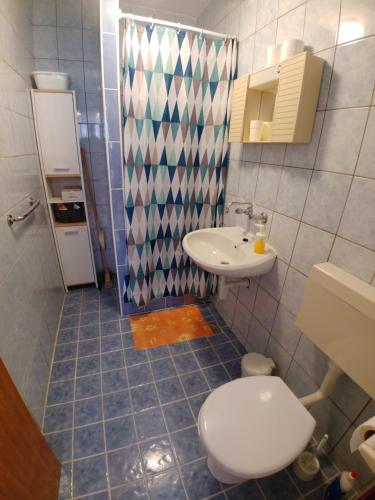 Koupelna v ubytování Apartmani Sali Seaview