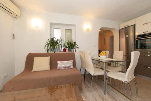 Nhà bếp/bếp nhỏ tại Apartmani Darinka