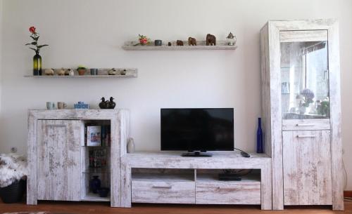 Televisyen dan/atau pusat hiburan di Ferienwohnung Süderdeich