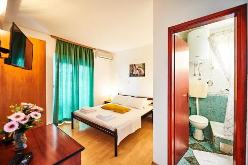 Ένα ή περισσότερα κρεβάτια σε δωμάτιο στο Family Apartments Mont Budva