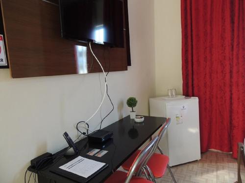 Dapur atau dapur kecil di Quartos Em Casa In Caxias da Paraíso