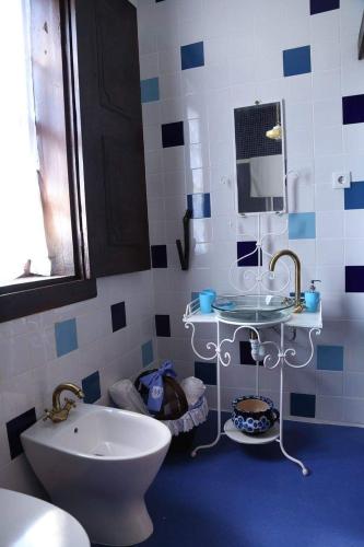 a bathroom with a sink and a toilet and a mirror at Quinta de Vila Verde- Paixão Ancestral, Turismo Rural in Marco de Canaveses