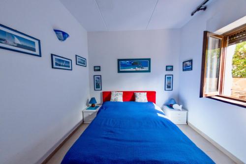Un pat sau paturi într-o cameră la La Pelosa Casa Carla