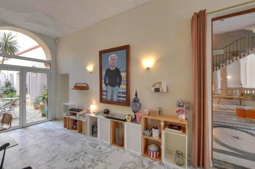 Gallery image of H&ocirc;tel L'orque Bleue in S&egrave;te