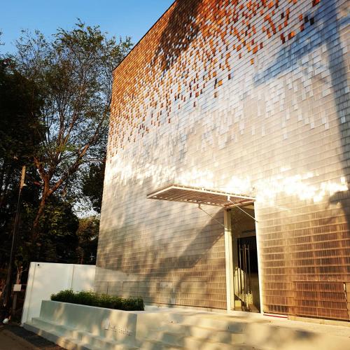 Tòa nhà nơi khách sạn tọa lạc