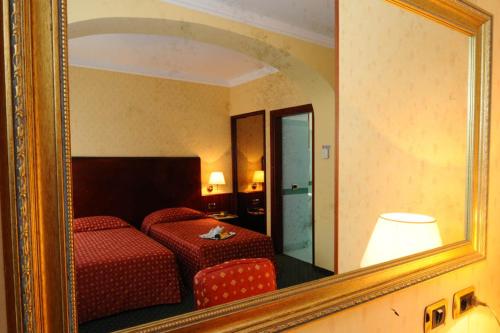 Postel nebo postele na pokoji v ubytování Hotel La Spia D'Italia