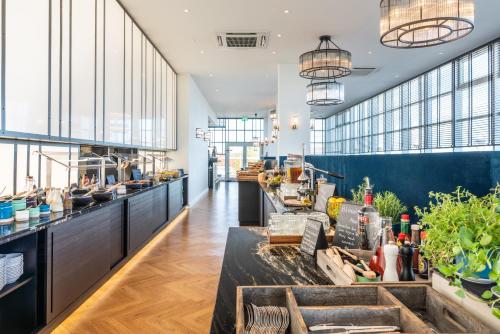 a restaurant with a counter with a lot of food at Strandhotel Ahlbeck in Ahlbeck