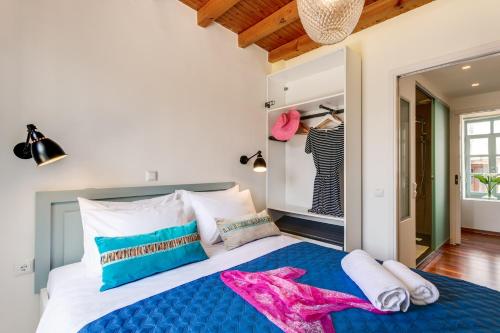 La Barchetta Old Town Home with Seaview