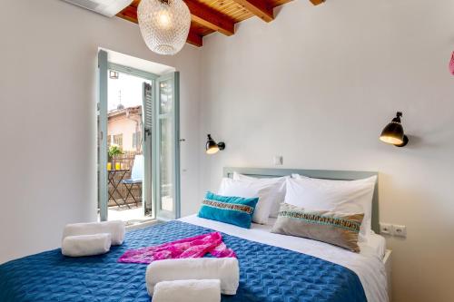 La Barchetta Old Town Home with Seaview