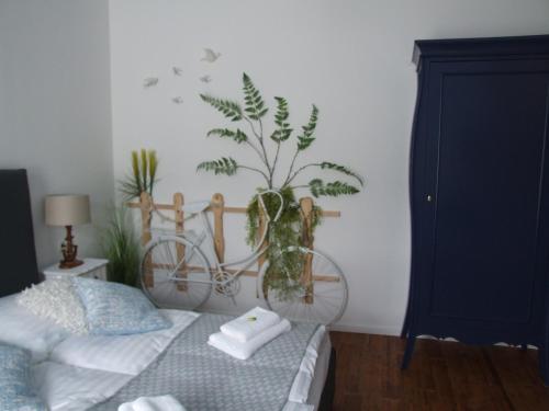 a bedroom with a bed with a bike on the wall at Boutique-Hotel „Altes Rathaus“ in Lahnstein