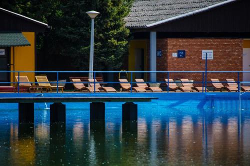 Swimming pool sa o malapit sa Sziksósfürdő Strand és Kemping