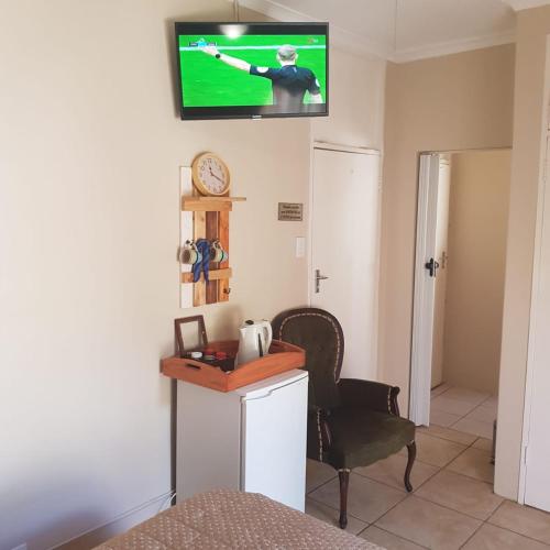 Televisyen dan/atau pusat hiburan di Jolani 2 Guest House