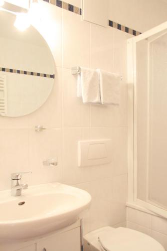 Bilik mandi di Bed & Breakfast Untermüllerhof
