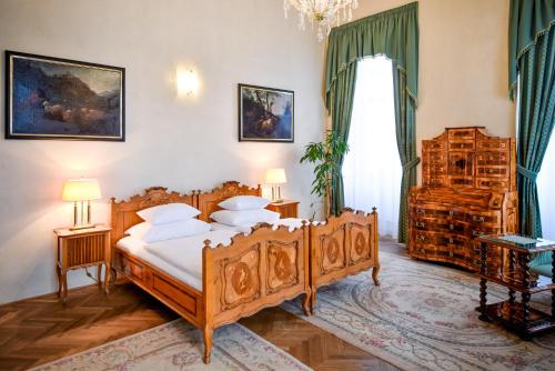 Postel nebo postele na pokoji v ubytování Château Liblice