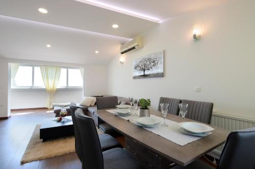LUX SEAVIEW APARTMENT POLJANE – Photos 2